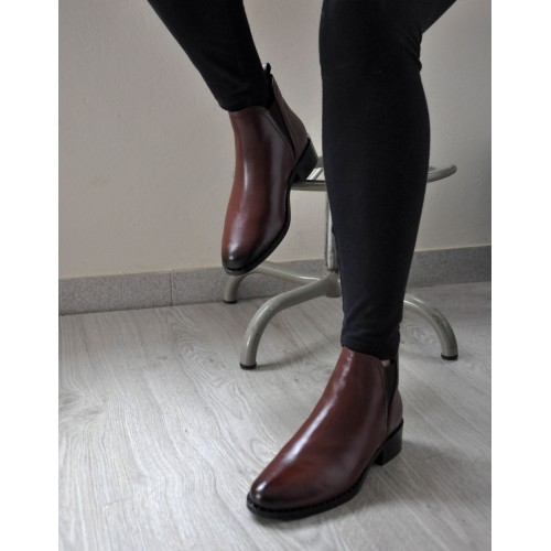 Leather ankle boots with elastic and studs