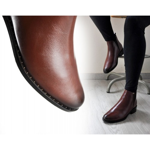 Leather ankle boots with elastic and studs