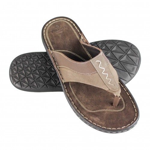 SESMOR model leather flip flops