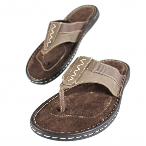 SESMOR model leather flip flops