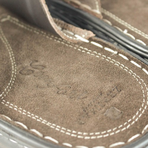 SESMOR model leather flip flops