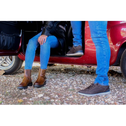 Leather ankle boots with double buckle and zip