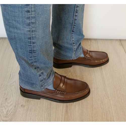 Black natural leather loafers with mask