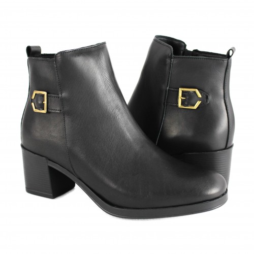 Leather ankle boots with heel and zipper, HIGHES model