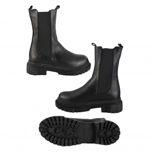 Leather Chelsea boots with elastic