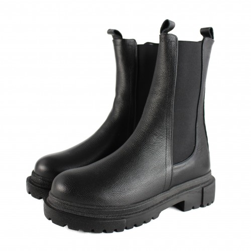 Leather Chelsea boots with elastic