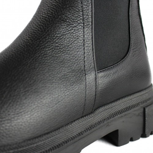 Leather Chelsea boots with elastic