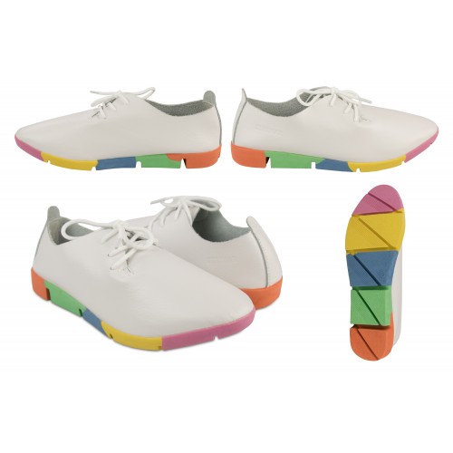 Leather shoes with laces and flexible rubber sole