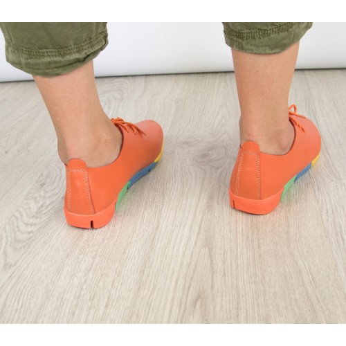 Leather shoes with laces and flexible rubber sole