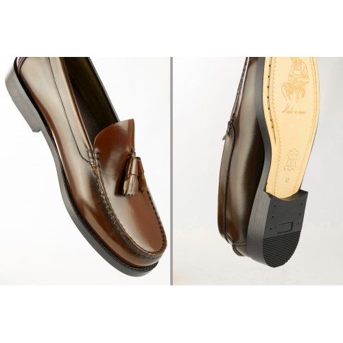 Men's loafers with tassels and leather sole