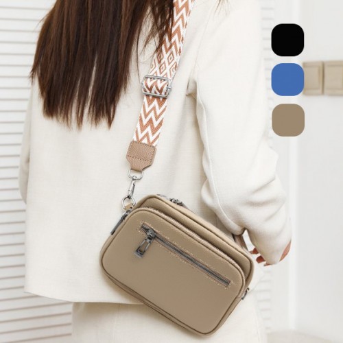 Leather shoulder bag with wide strap 14'5x20x8 cm