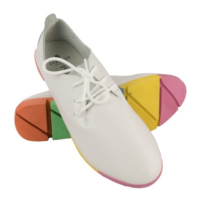 Leather shoes with laces and flexible rubber sole