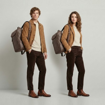 Vintage-style engraved leather backpack with zip closure