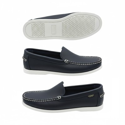 AMADABLAM model leather moccasins