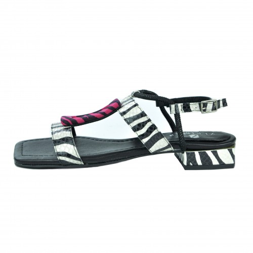 Leather sandals with buckle...