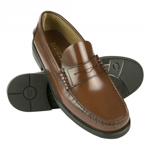 Lightweight moccasins for men with burgundy mask
