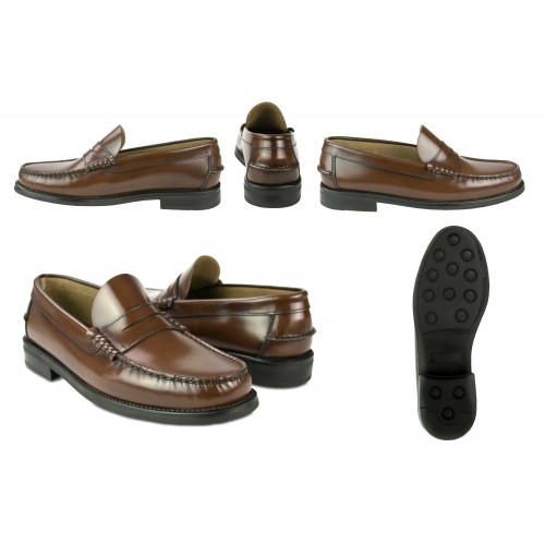 Lightweight moccasins for men with burgundy mask
