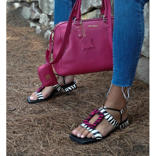 Leather sandals with buckle...