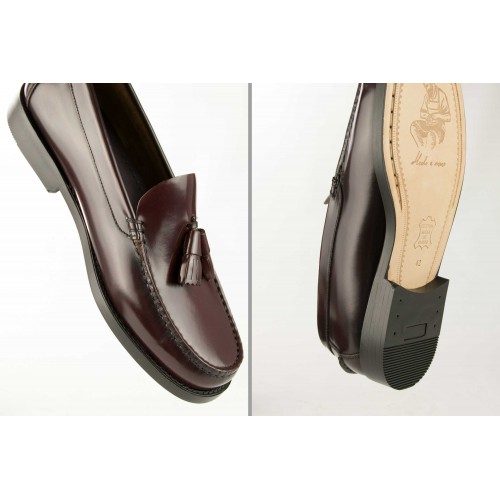 Men's loafers with tassels and leather sole